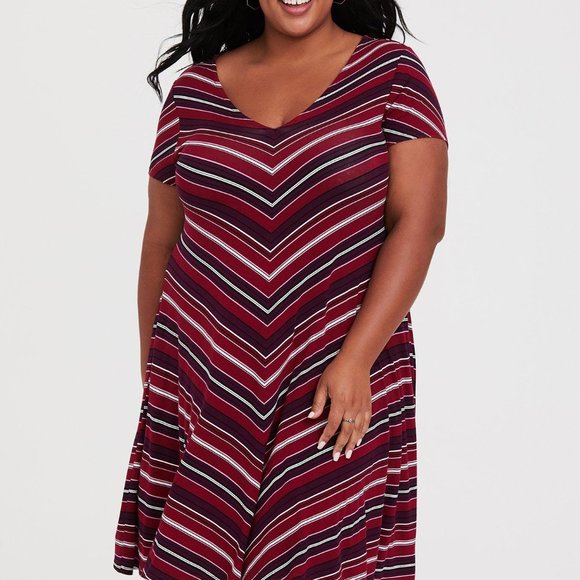 Torrid Dresses & Skirts - Torrid Size 6 Mini Super Soft Trapeze Dress, Burgundy & White Chevron St…